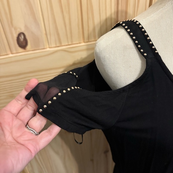 Rock & Republic cold shoulder top - Picture 3 of 6